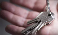 Locksmith Saves Woman From Kidnapper After Seeing ‘911’ Written on Her Hand