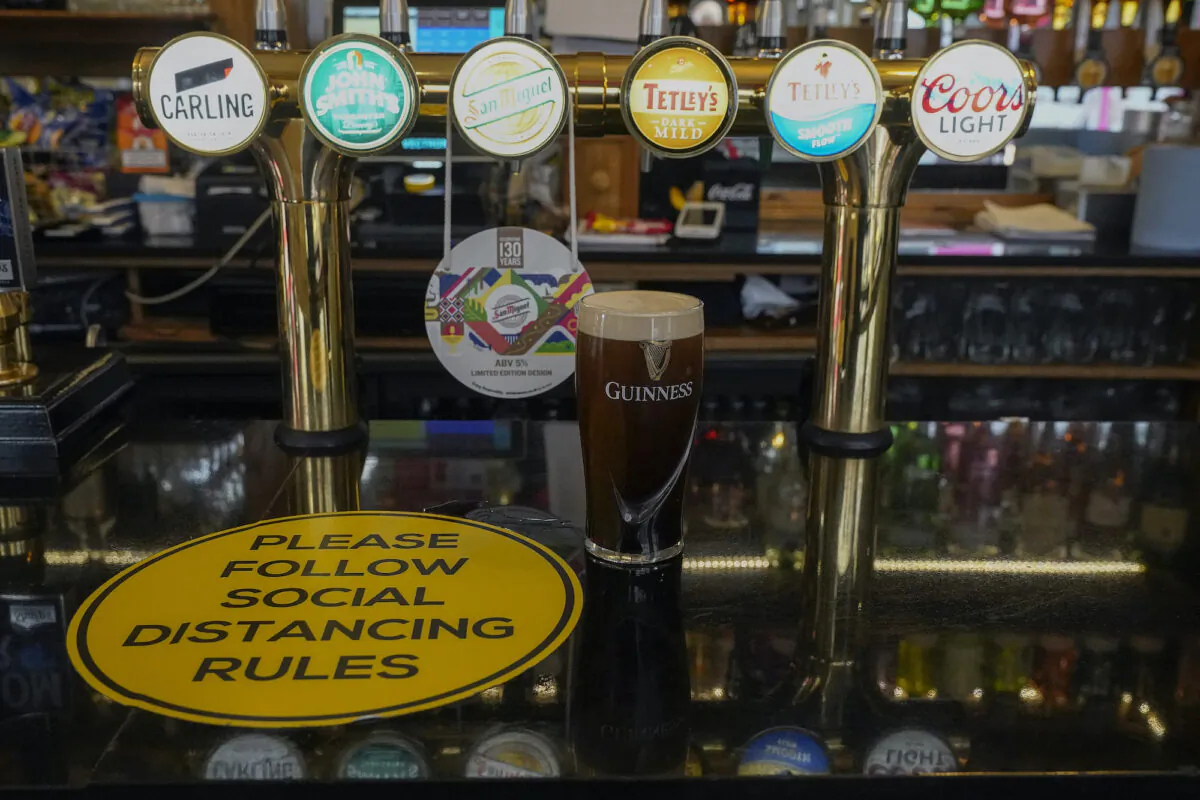 A pint of beer sits on the bar of a Liverpool city centre pub ahead of the lockdown closure of bars, gyms and clubs in Liverpool, England, on Oct. 13, 2020. (Christopher Furlong/Getty Images)