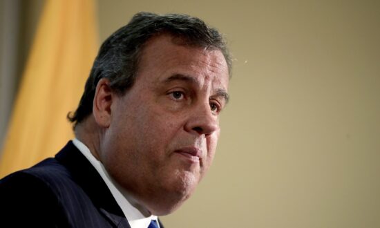 Christie Calls Not Wearing Mask in White House a ‘Mistake’ After Spending Week in ICU
