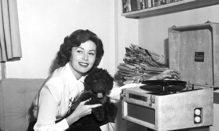 Rhonda Fleming, Film Star of ’40s and ’50s, Dies at 97