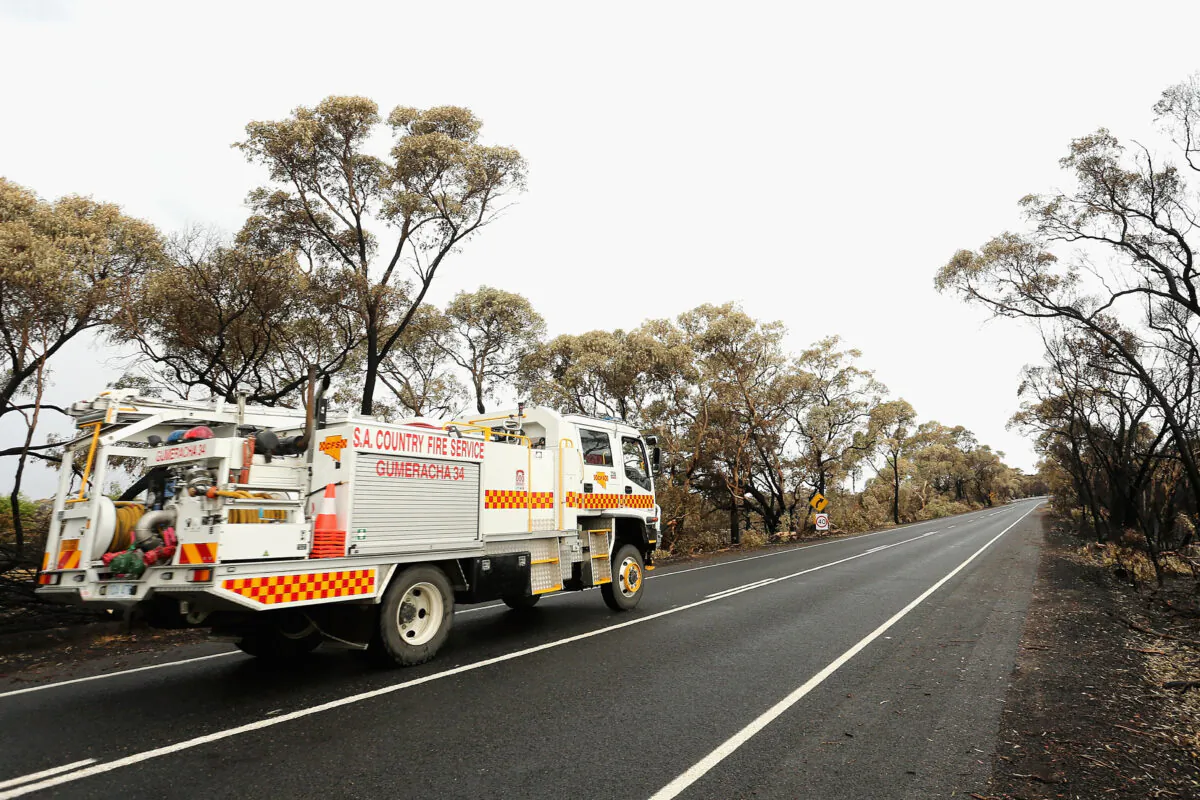 A Country Fire Service truck moves down the road in Humbug Scrubin, Adelaide, Australia on Jan. 8, 2015. (Daniel Kalisz/Getty Images)