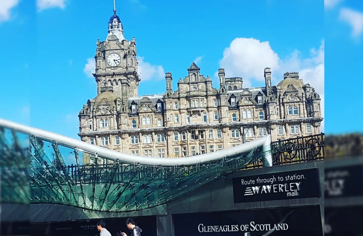 Main entrance of Edinburgh's Central Train Station in Edinburgh, Scotland on April 19, 2018. (Rgrft, CC BY-SA 4.0)