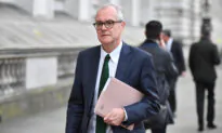 Vallance Says ‘No One’ in Number 10 Read the Science on 2-Metre Social Distancing Rule