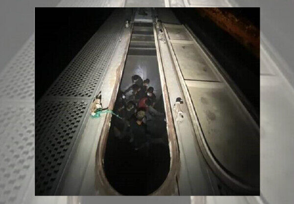 Border Patrol Rescues 27 Illegal Immigrants Locked In Grain Hopper Train Cars The Epoch Times 