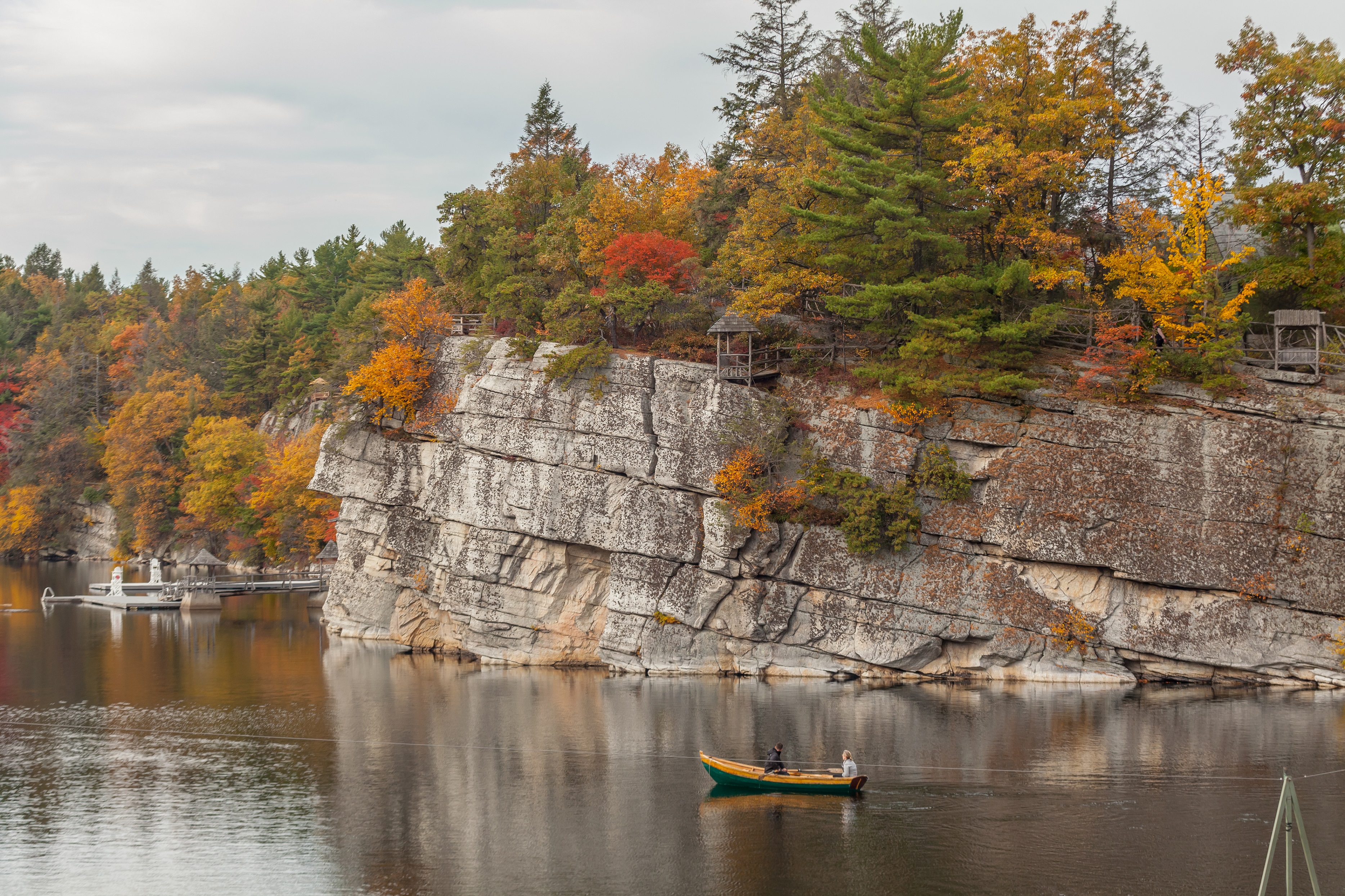 Mohonk_Fall-Foliage-Boating-on-Lake-Mohonk