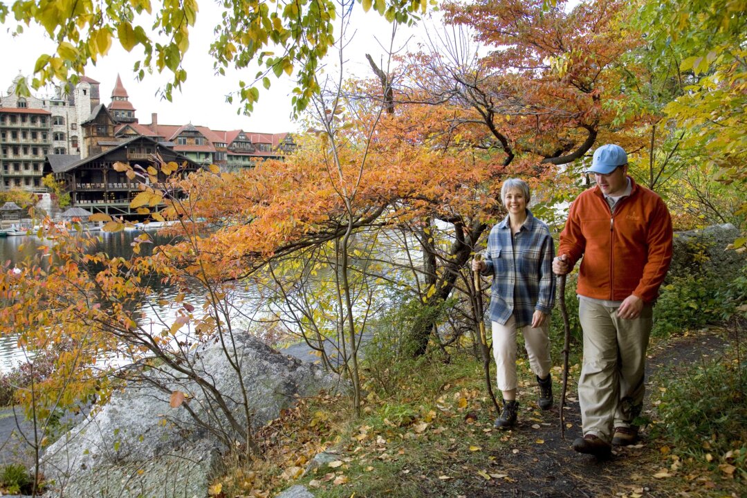 Fall hike. (Courtesy of Mohonk Mountain House)