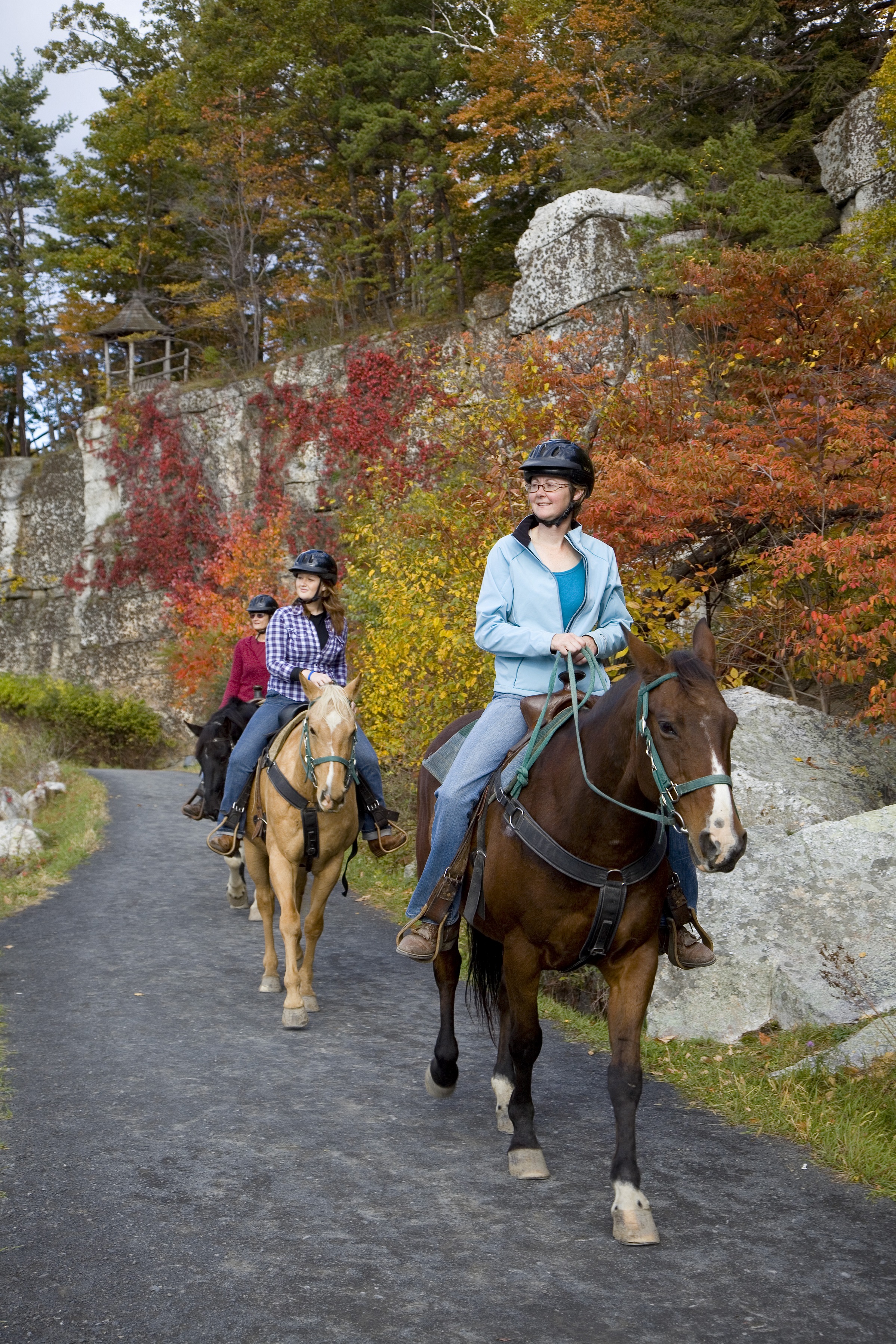 Mohonk_Fall-Foliage-Horseback-Riding