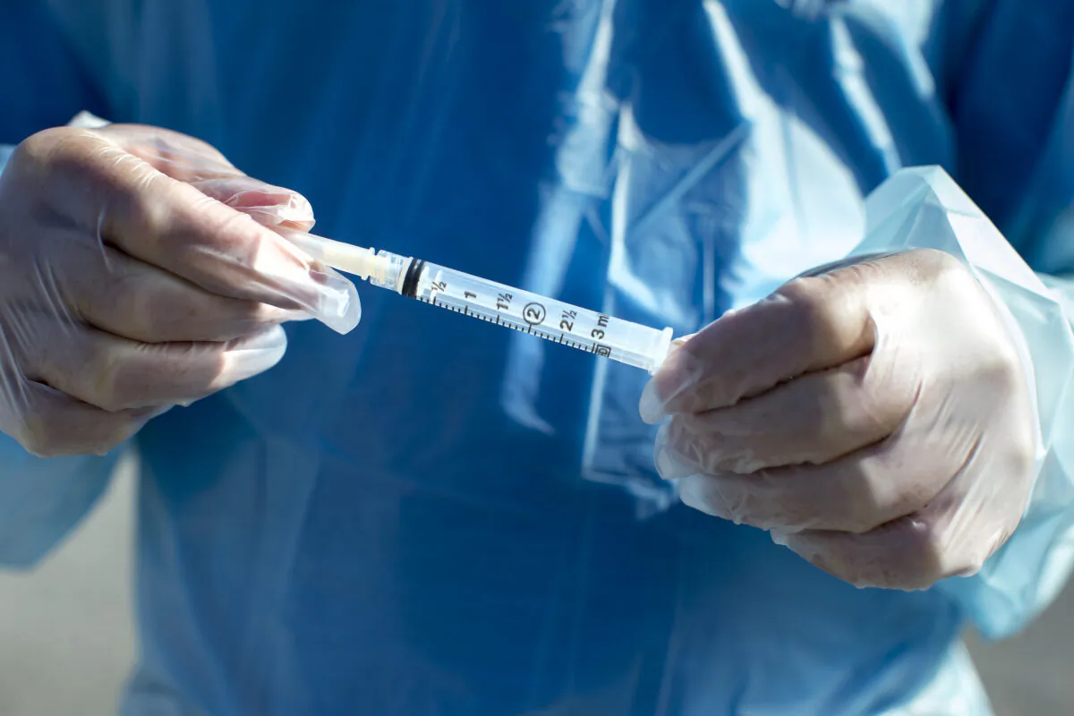 A needle and syringe used to administer the flu shot is shown in Virgil, Ont., on Oct. 5, 2020. (Tara Walton/The Canadian Press)