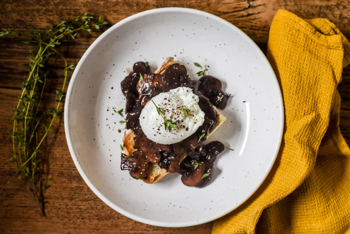 Oeufs en meurette is remiscent of eggs Benedict—but with a hearty red wine sauce in place of Hollandaise. (Audrey Le Goff)