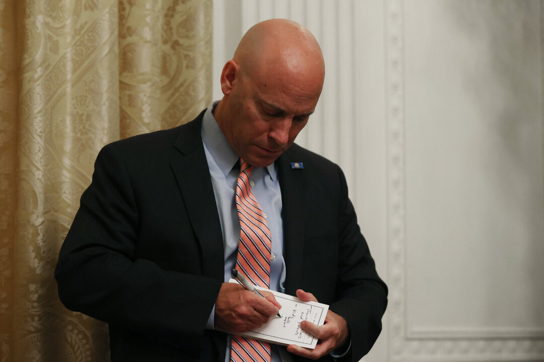 Pence’s Top Aide Tests Positive for Coronavirus