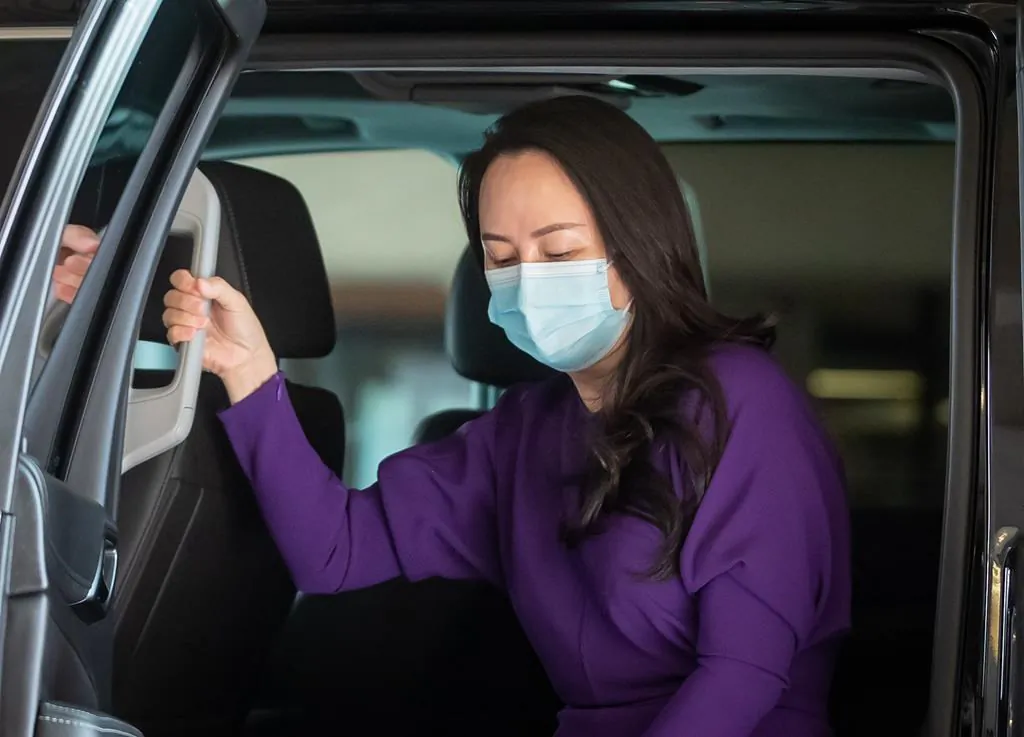 Meng Wanzhou, chief financial officer of Huawei, wears a face mask to curb the spread of the CCP virus COVID-19 as she arrives at B.C. Supreme Court to attend a hearing in Vancouver, on, Sept. 29, 2020. (The Canadian Press/Darryl Dyck)
