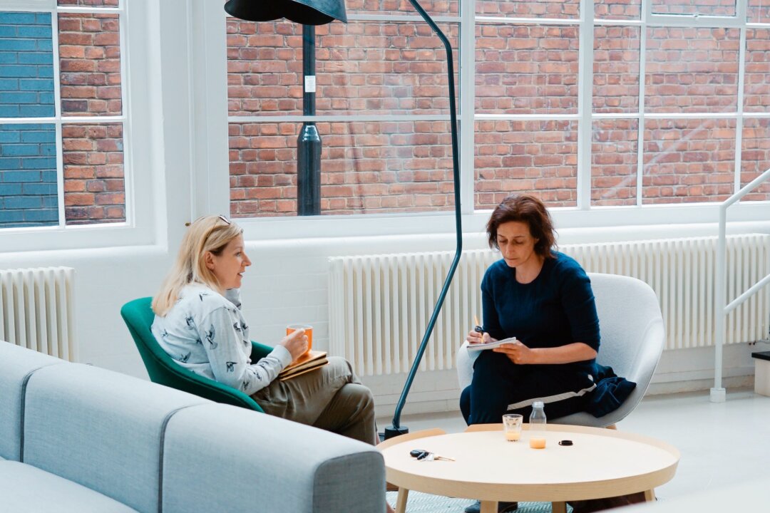 Hearing out other people's ideas can be a great way to get more creative and innovative. Toa Heftiba/Unplash)