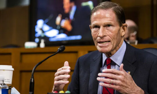 Democrat Senators Want National Mask-Wearing Mandate in Next Virus Relief Bill