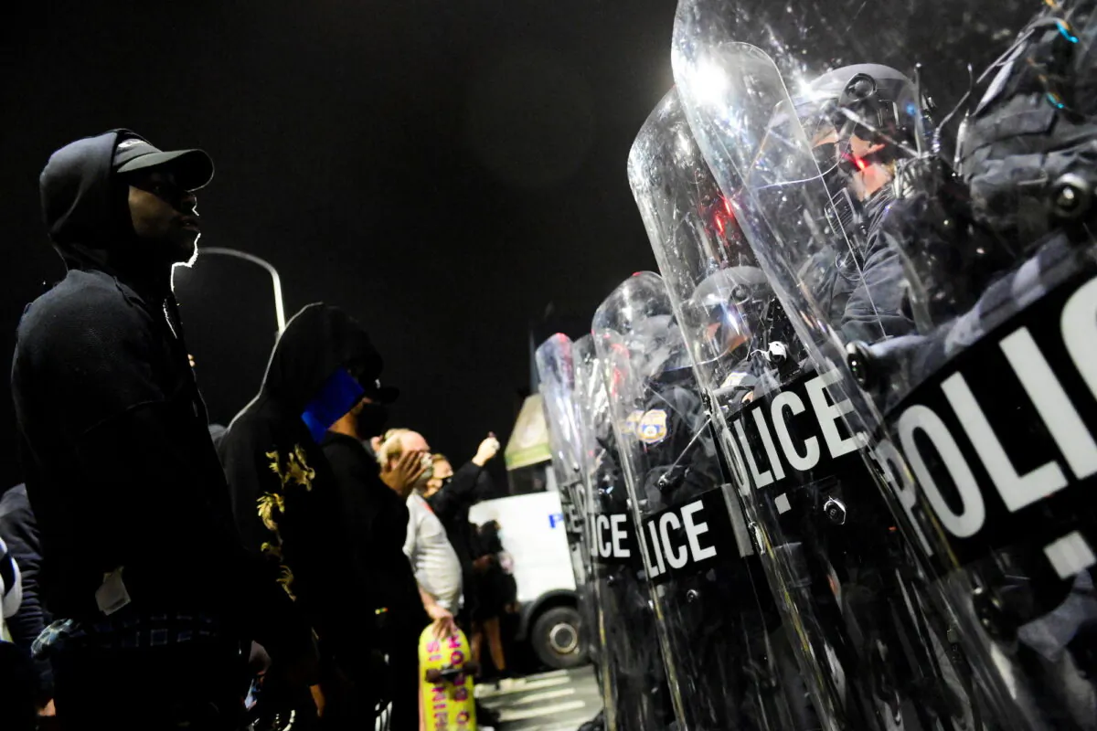 Demonstrators face off with riot police during a rally in Philadelphia, Penn., on Oct. 27, 2020. (Bastiaan Slabbers/Reuters)