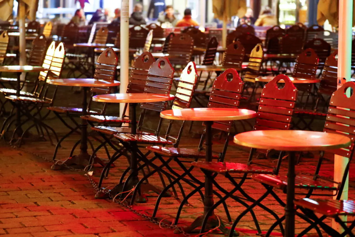 Empty tables of a restaurant are pictured as the COVID-19 outbreak continues, in Berlin's Mitte district, Germany October 28, 2020. (Fabrizio Bensch/Reuters)