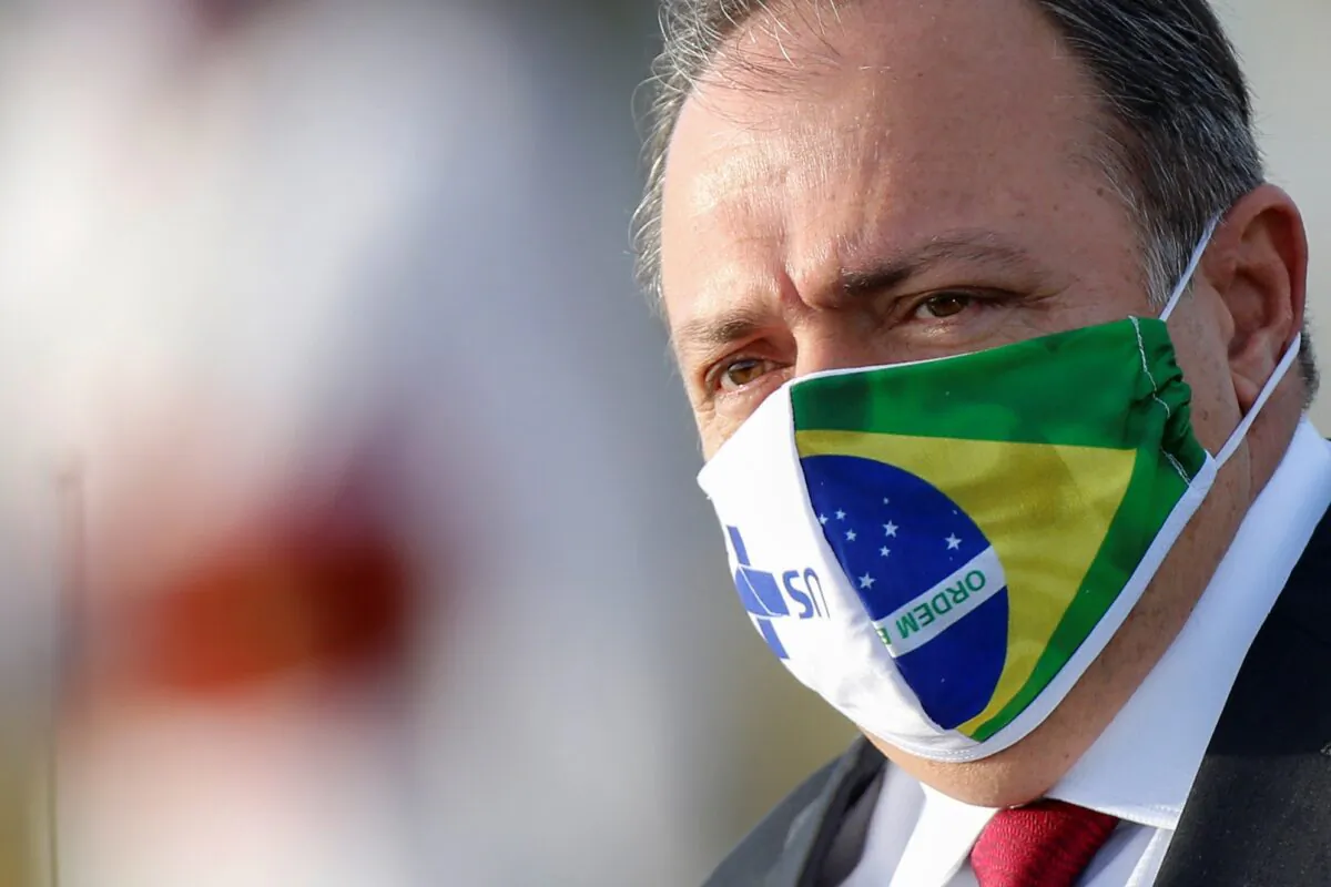 Brazil's interim Health Minister Eduardo Pazuello wears a protective face mask as he looks on before a national flag hoisting ceremony in front the Alvorada Palace, amid the COVID-19 outbreak, in Brasilia, Brazil, on June 9, 2020. (Adriano Machado/Reuters)