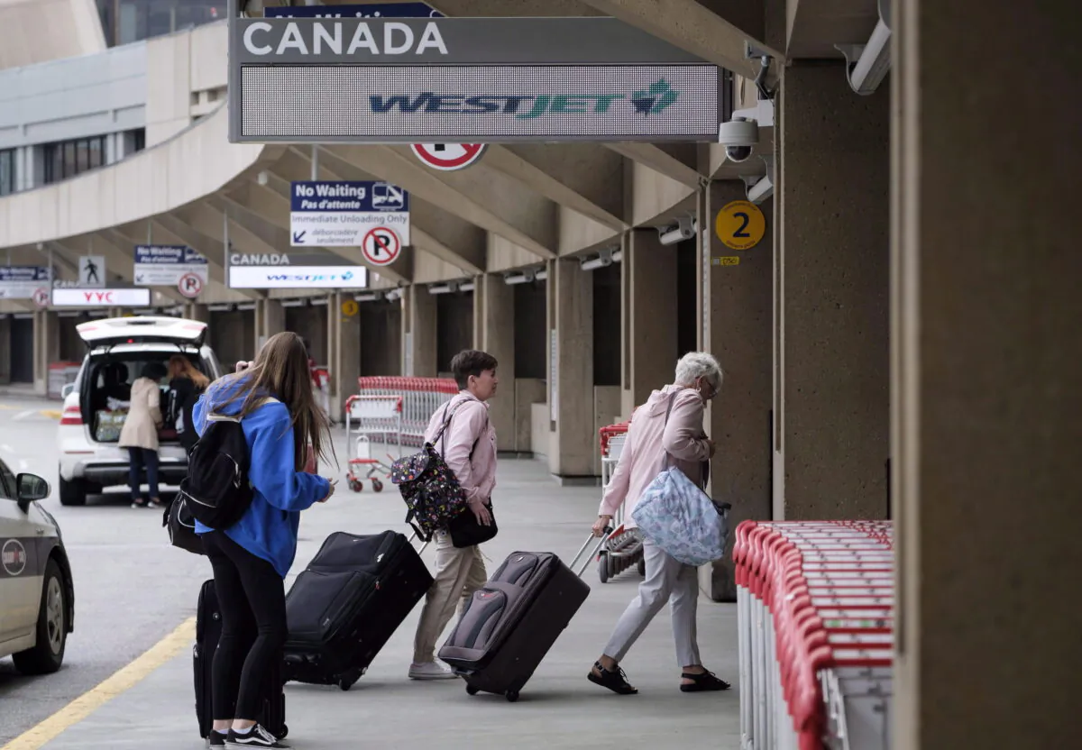Travellers arrive at the Calgary Airport in Alberta on May 10, 2018. (Jeff McIntosh/The Canadian Press)