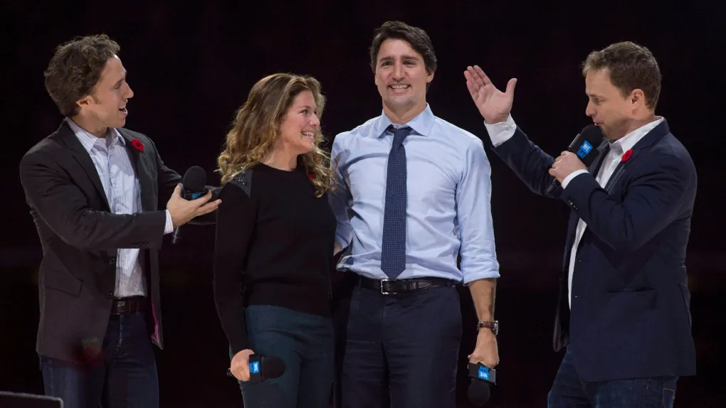 Co-founders Craig (L) and Marc Kielburger introduce Prime Minister Justin Trudeau and his wife Sophie Gregoire-Trudeau as they appear at the WE Day celebrations in Ottawa on November 10, 2015. (The Canadian Press /Adrian Wyld)