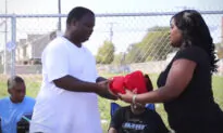Mom Turns Her Social Media Account Into Nonprofit With 4,000 Moms to Help Homeless