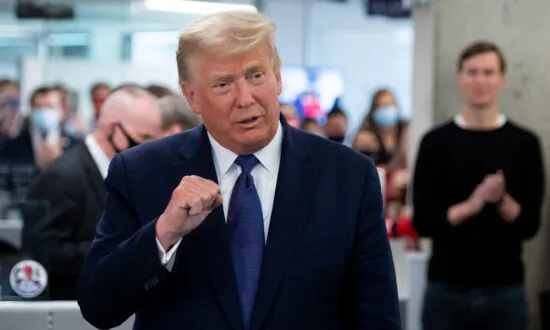A Yale Psychiatrist Seeks to Compare Trump and Hitler