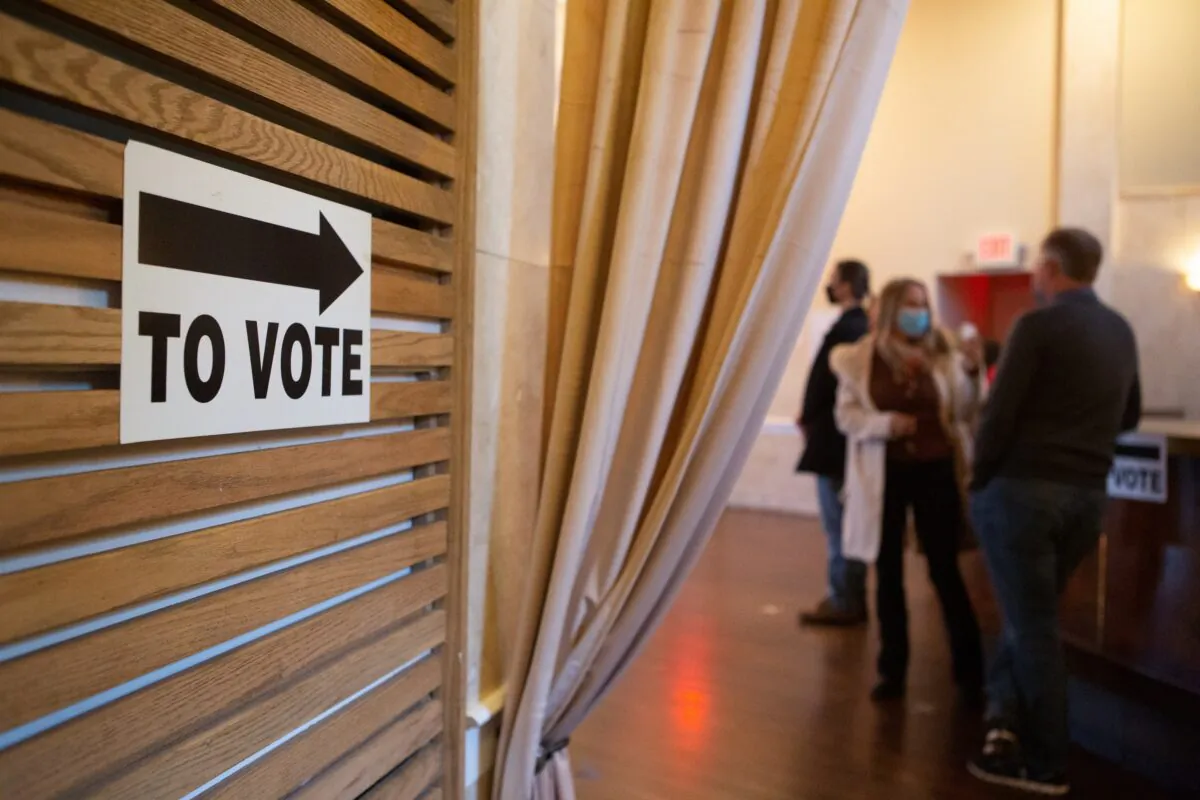 Voters line up at the Park Tavern polling station to cast their ballots in Atlanta, Ga., on Nov. 3, 2020. (Jessica McGowan/Getty Images)