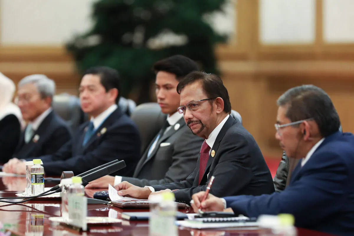 Brunei's Sultan Haji Hassanal Bolkiah (2nd from R) meets with the Chinese president on April 26, 2019, as part of the second Belt and Road Forum (BRF) in Beijing. (Andrea Verdelli/AFP via Getty Images)