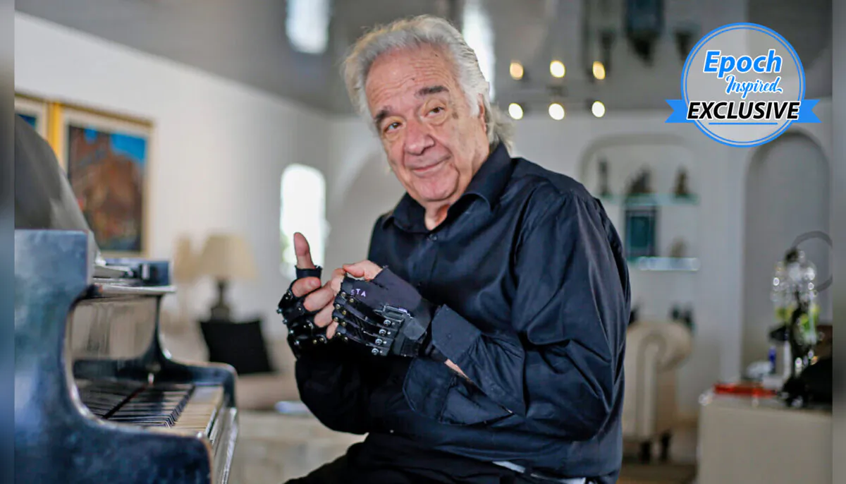 Brazilian pianist João Carlos Martins, 80, at his home in Sao Paulo, Brazil, on Jan. 29, 2020. (MIGUEL SCHINCARIOL/AFP via Getty Images)