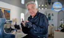 Acclaimed Pianist With Hand-Movement Disorder Plays With Extension Gloves: Video