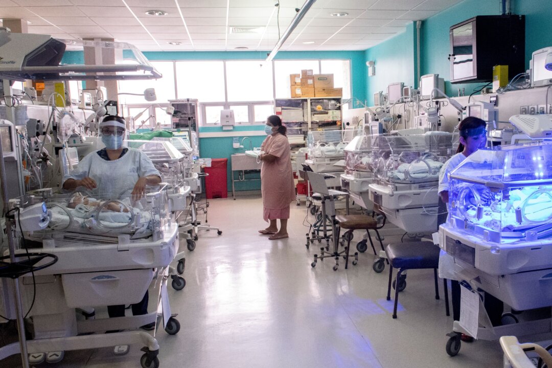 Texas Hospital CEO Says Facility May Stop Delivering Babies Over Vaccine Mandate