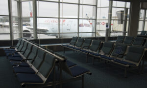 Canada Unusual in Delay in Offering Bailout for Airlines