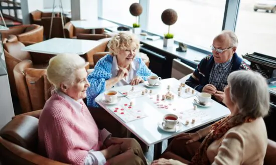 Seniors Form COVID Pods to Ward Off Isolation This Winter