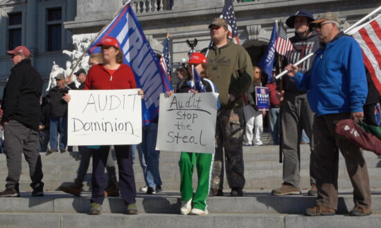 Protesters in Pennsylvania Warn of the Communist Threat in the US