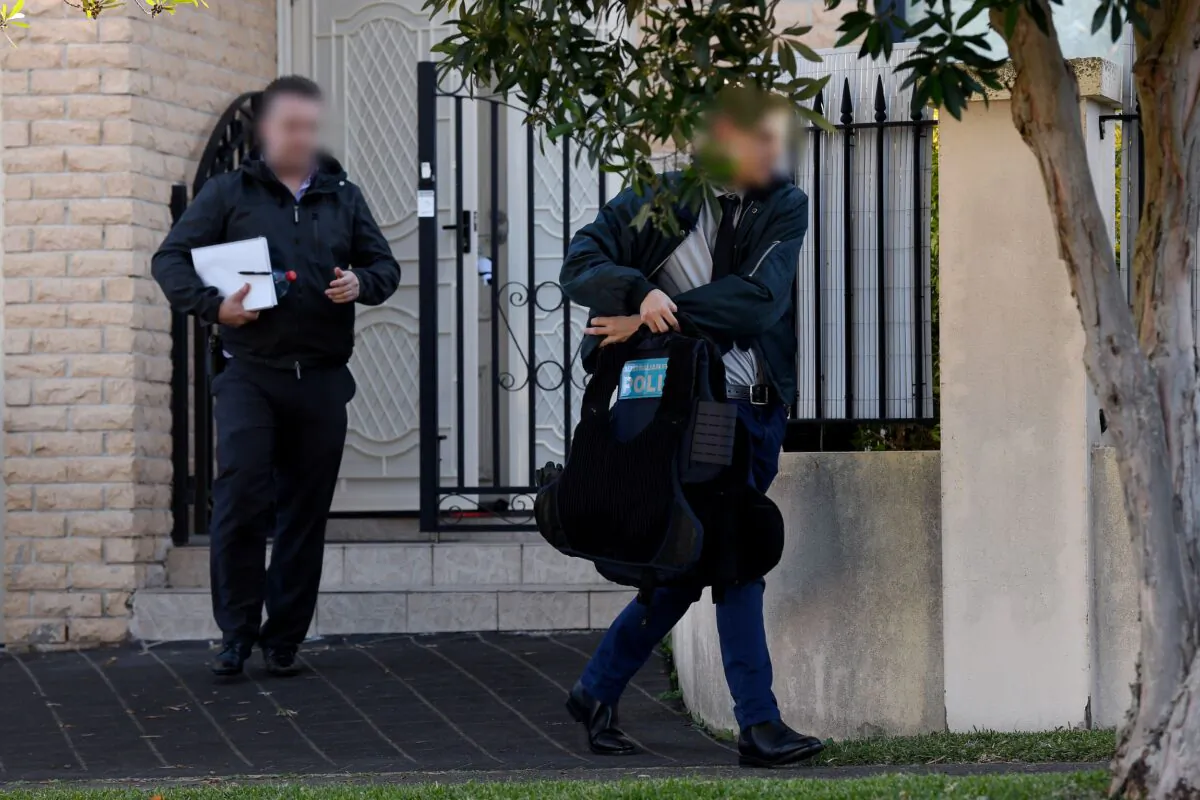 Federal agents are seen leaving the home of NSW Labor MP Shaoquett Moselmane in Rockdale, Sydney, Friday, June 26, 2020. (AAP Image/Bianca De Marchi) 