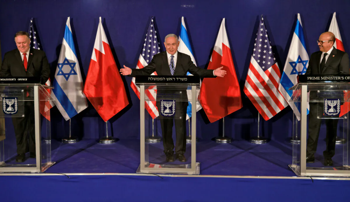 U.S. Secretary of State Mike Pompeo, Israeli Prime Minister Benjamin Netanyahu, and Bahrain's Foreign Minister Abdullatif Al Zayani deliver joint statements during their meeting in Jerusalem on Nov. 18, 2020. (Menahem Kahana/Pool via Reuters)