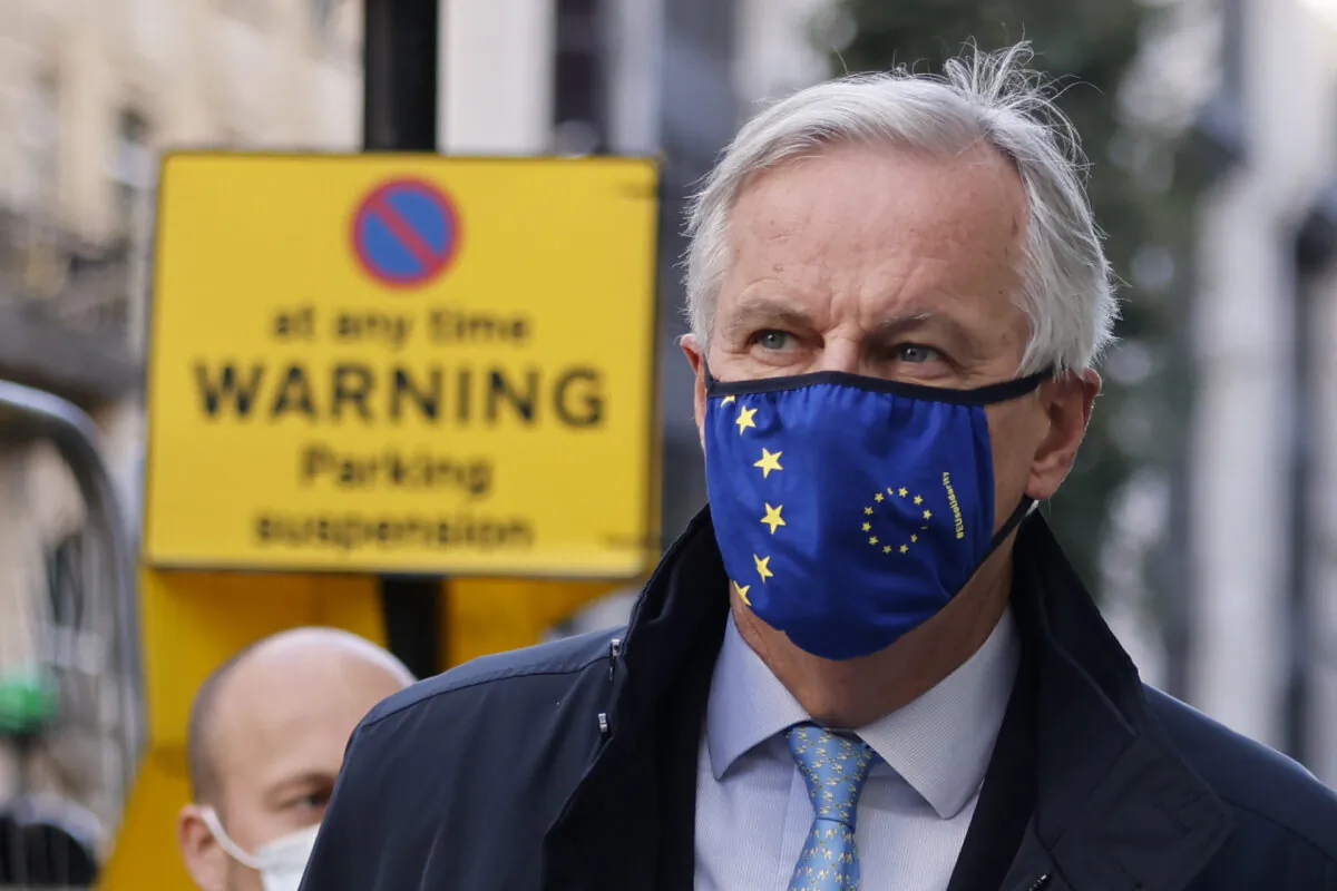 EU chief negotiator Michel Barnier wearing a mask leaves a conference centre as talks continue between the EU and the UK in London on Nov. 12, 2020. (Tolga Akmen/AFP via Getty Images)