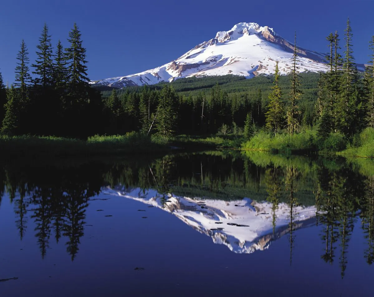 Mount Hood reflected in Mirror Lake, Ore., on June 22, 2006. (Public Domain)