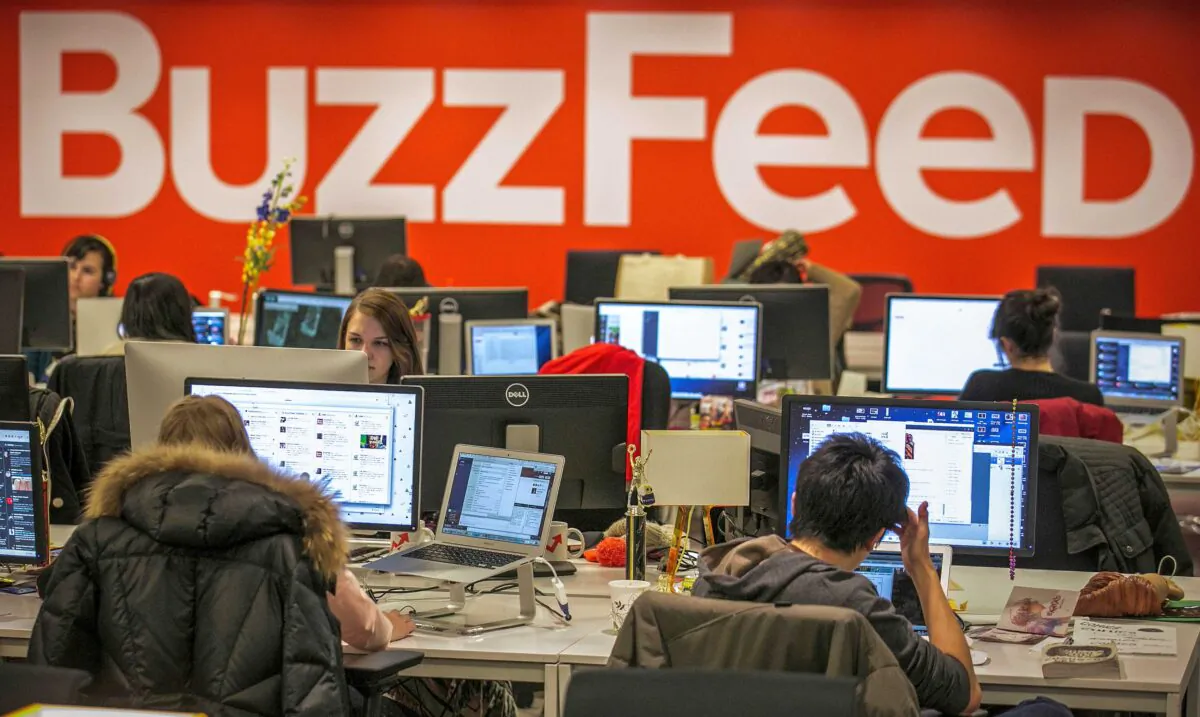 Buzzfeed employees work at the company’s headquarters in New York, on Jan. 9, 2014. (Brendan McDermid/Reuters)