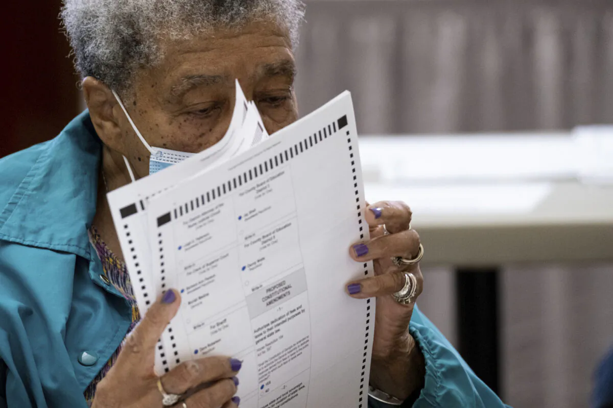 An official sorts ballots during an audit at the Floyd County administration building in Rome, Ga., on Nov. 13, 2020. (Ben Gray/AP Photo)