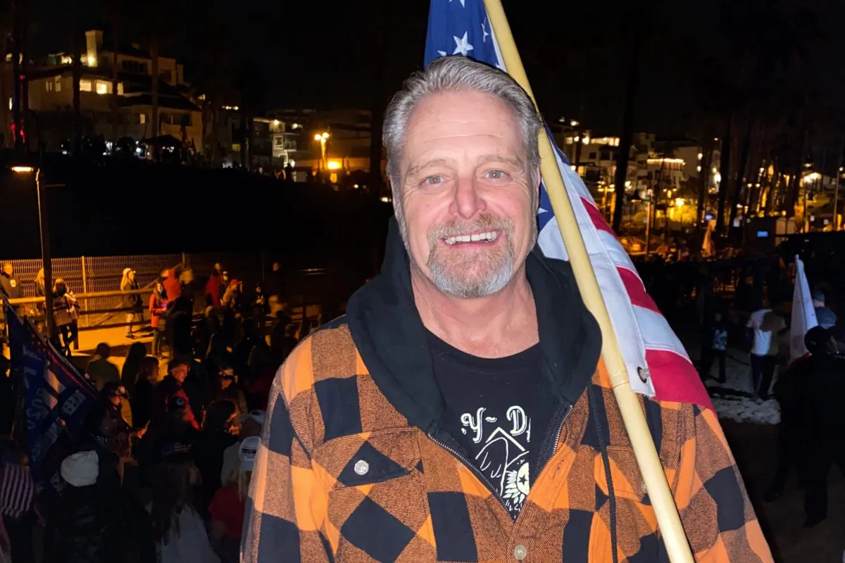 Mark Larson attends a protest of a curfew and other restrictions imposed by California Gov. Gavin Newsom in response to rising COVID-19 cases, in San Clemente, Calif., on Nov. 21, 2020. (Jack Bradley/The Epoch Times)