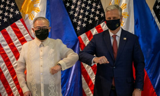 US Announces Delivery of Missiles, Bombs to Philippines
