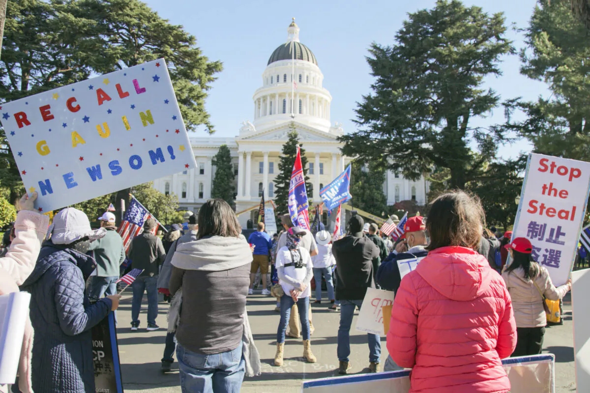 Protesters attend the Stop the Steal and Recall California Governor Gavin Newsom rally in Sacramento, Calif., on Nov. 21, 2020. (Mark Cao/The Epoch Times)