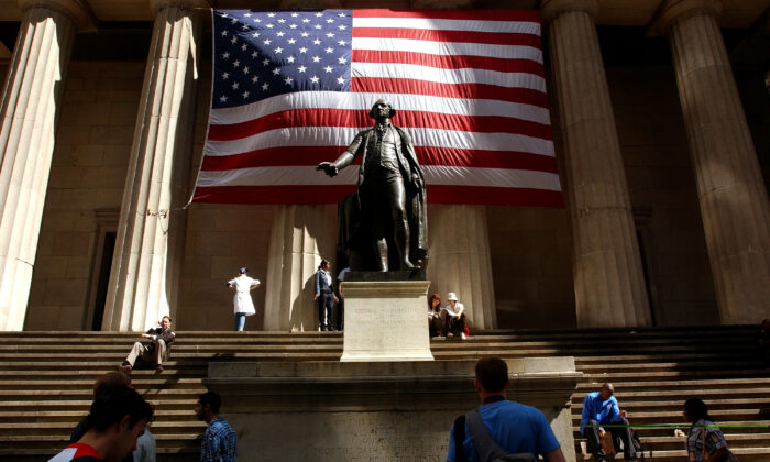 A statue of George Washington in front of Federal Hall in New York City on Sept. 5, 2002. (Spencer Platt/Getty Images)