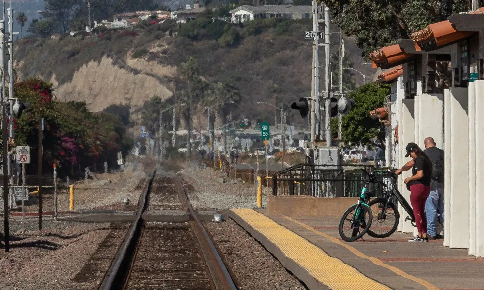 The Orange County Sheriff's Department is seeking the public's help identifying a man found near the railroad  tracks, seen here in a file photo, that run alongside San Clemente State Beach in San Clemente, Calif. (John Fredricks/The Epoch Times)