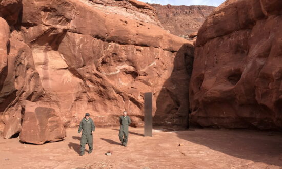 Space Oddity? Monolith in Utah Desert Mystifies Helicopter Crew