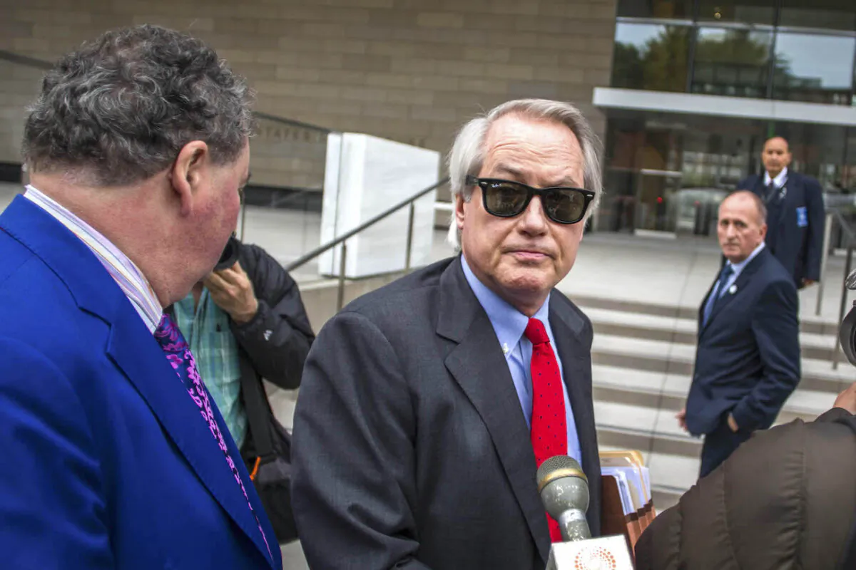 Lin Wood (C) at U.S. District Court, Central District of California in Los Angeles, on Dec. 3, 2019. (Apu Gomes/Getty Images)