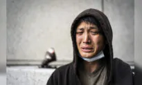 Portrait of Young Homeless Man Crying Attracts 3 Strangers to Find Him, Drive Him Home to Wisconsin