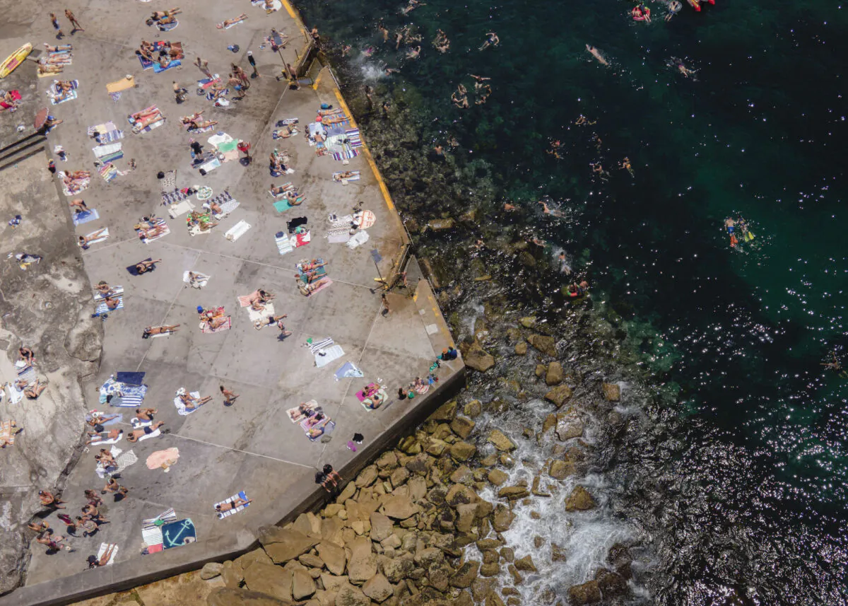 People gather at Clovelly beach as temperatures are expected to exceed 40 degrees across the state on Nov. 28, 2020 in Sydney, Australia. (Brook Mitchell/Getty Images)