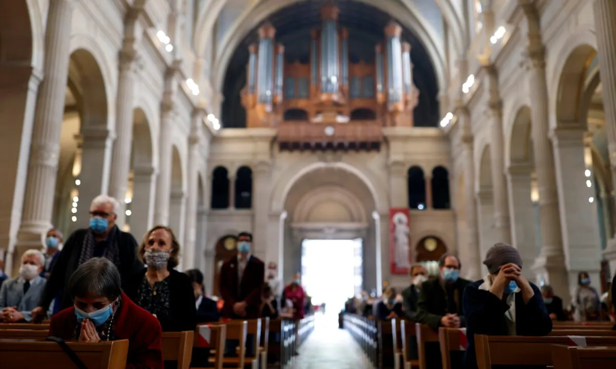 Worshipers attend a mass at Saint-Francois-Xavier church, as French churches reopen for religious gatherings after the government has reversed its ban, amid the coronavirus disease (COVID-19) outbreak, in Paris, on May 24, 2020. (Christian Hartmann/Reuters)