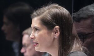 Quebec Tightens Rules for Malls, Stores Amid High COVID-19 Cases, Hospitalizations