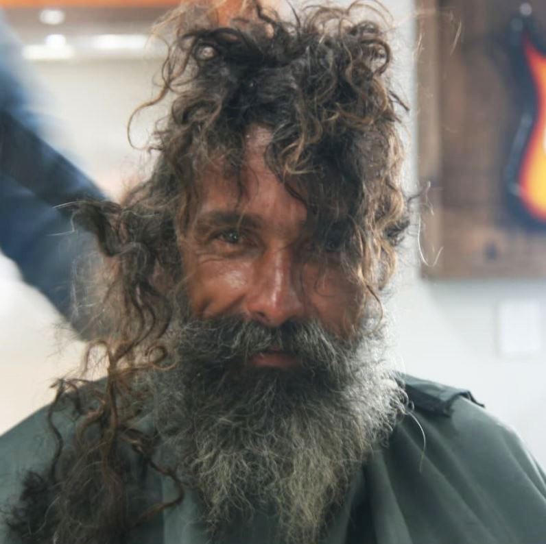 Barber Gives Homeless Man a Complete Makeover, His New Look Reunites Him With Family